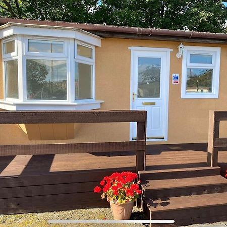 Semi-Detached Chalet - Uddingston, Glasgow Eksteriør bilde