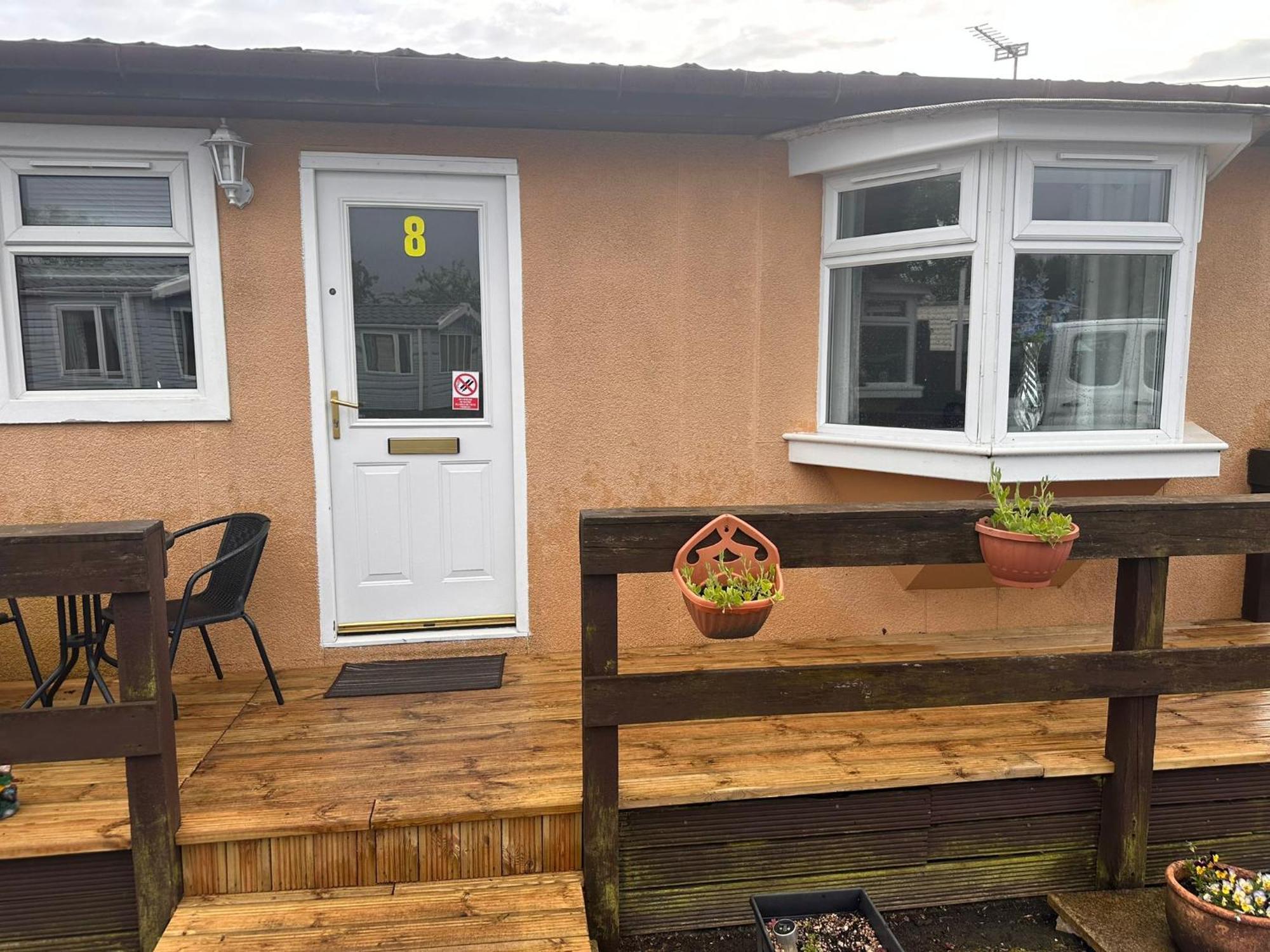 Semi-Detached Chalet - Uddingston, Glasgow Eksteriør bilde